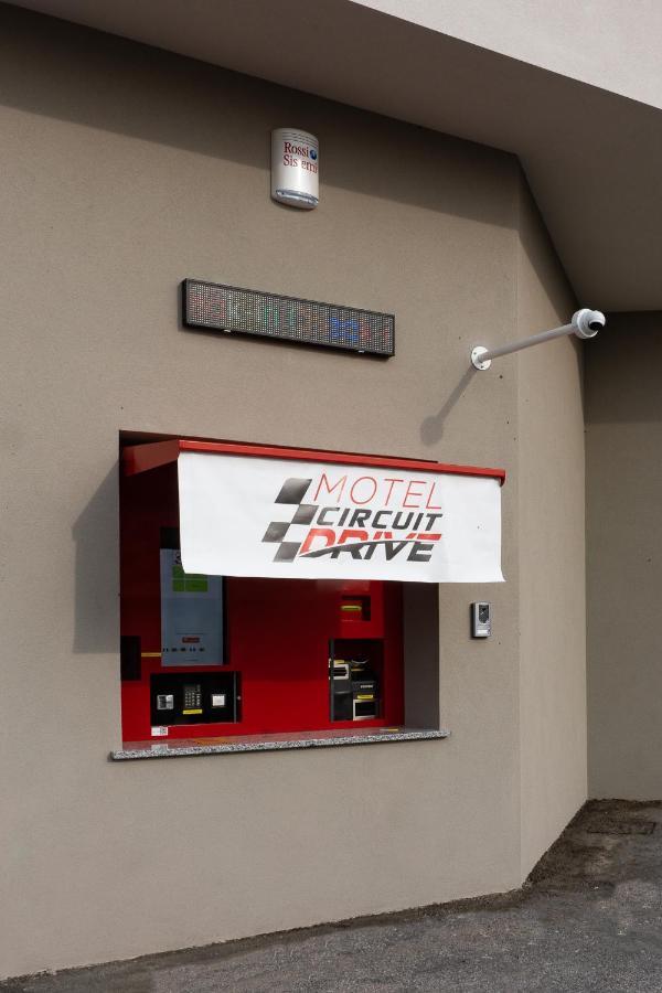 Cingia De' Botti Motel Circuit Drive المظهر الخارجي الصورة