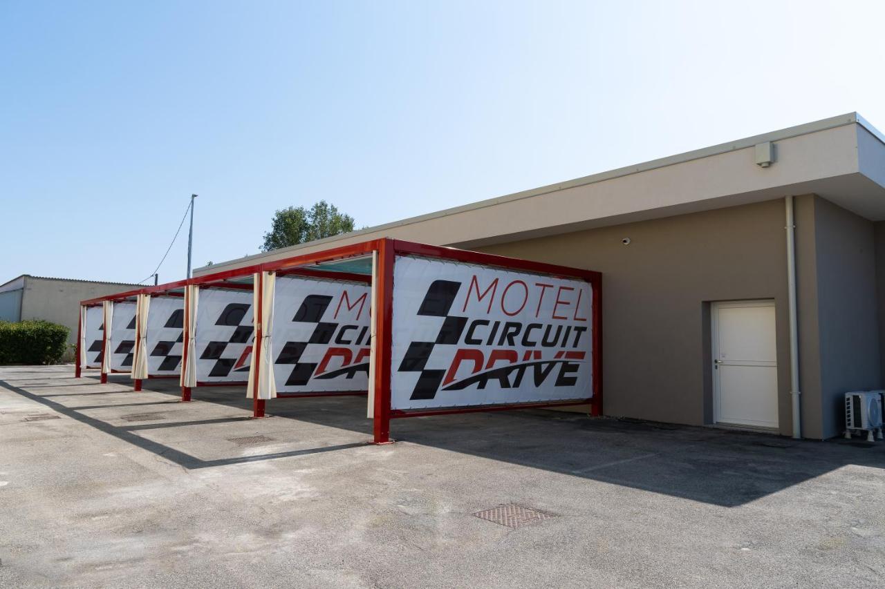 Cingia De' Botti Motel Circuit Drive المظهر الخارجي الصورة